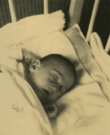 frank anne 1929 baby margot crib franks her am family germany frankfurt june old main closeup sleeping anna 1930 years